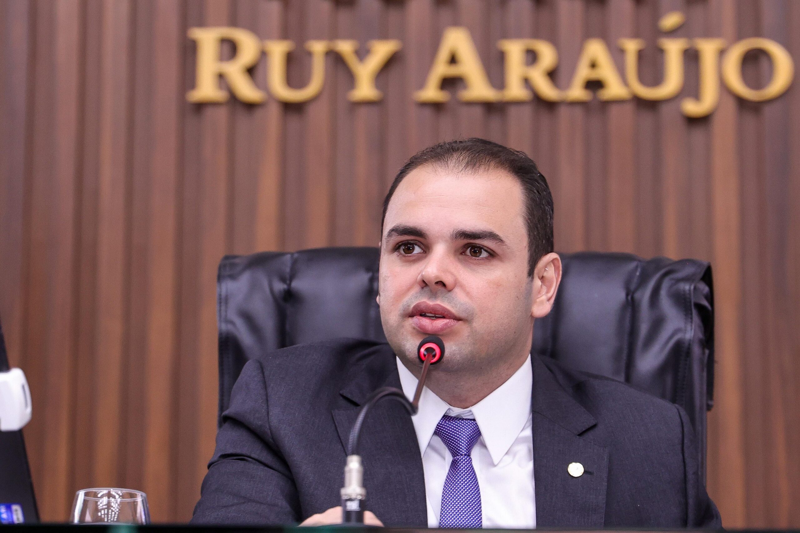 Roberto Cidade apresenta proposta para garantir retirada de encomendas em centros de distribuição no Amazonas