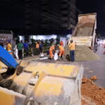 Prefeitura de Manaus atua em obra emergencial na avenida Constantino Nery na noite de sábado