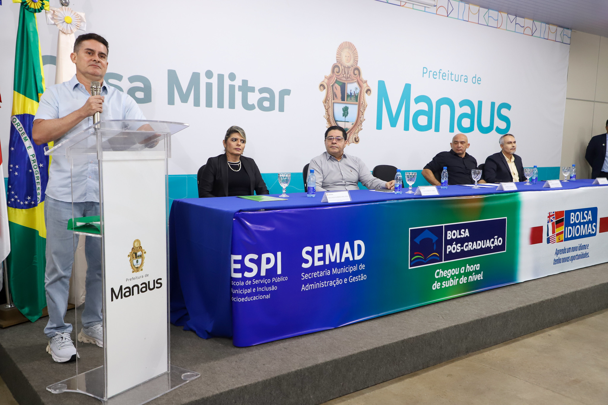 Prefeito David Almeida lança mais de 96 mil bolsas de estudo em idiomas e pós-graduação e destaca compromisso com a justiça social e formação cidadã