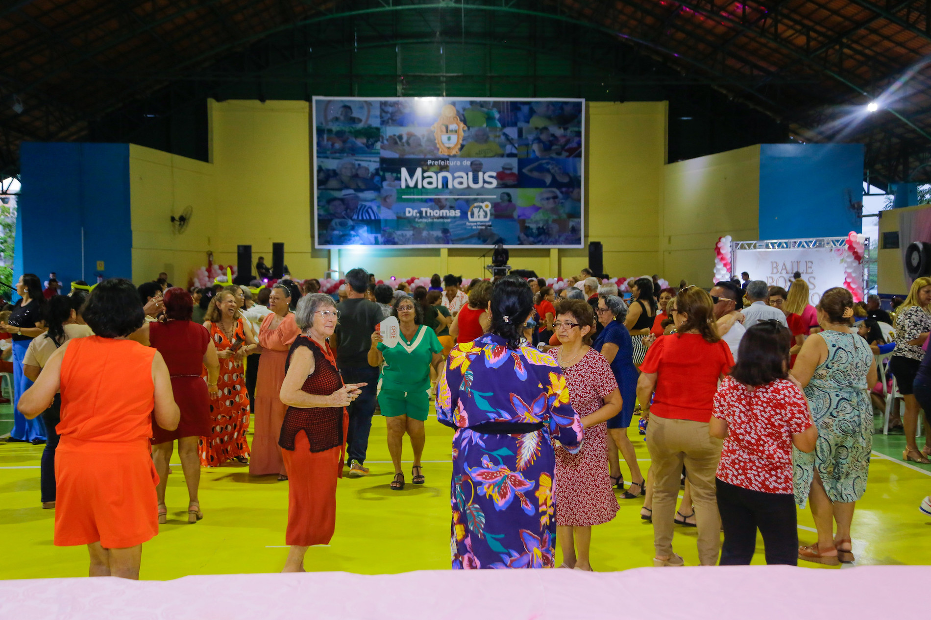 ‘Baile Rosas de Maio’ realizado Prefeitura de Manaus celebra a elegância e vitalidade da terceira idade