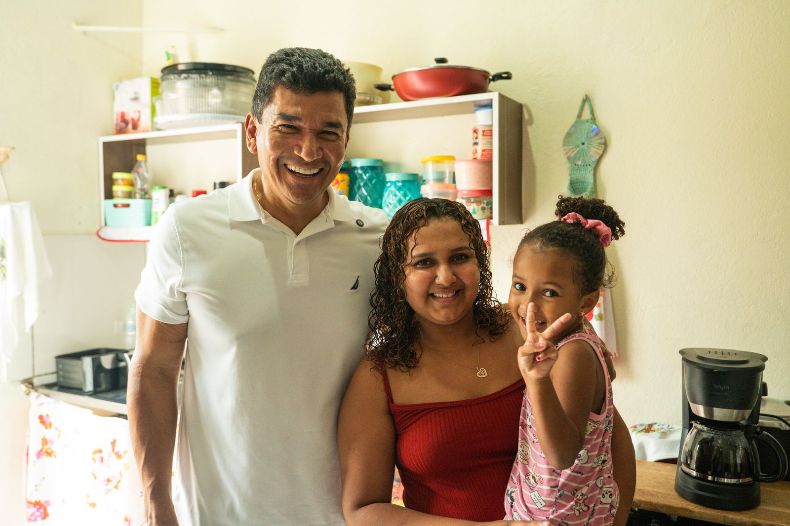 Prefeitura de Manaus entrega 17 casas reformadas no Dia do Trabalhador e transforma vidas em comunidades da capital