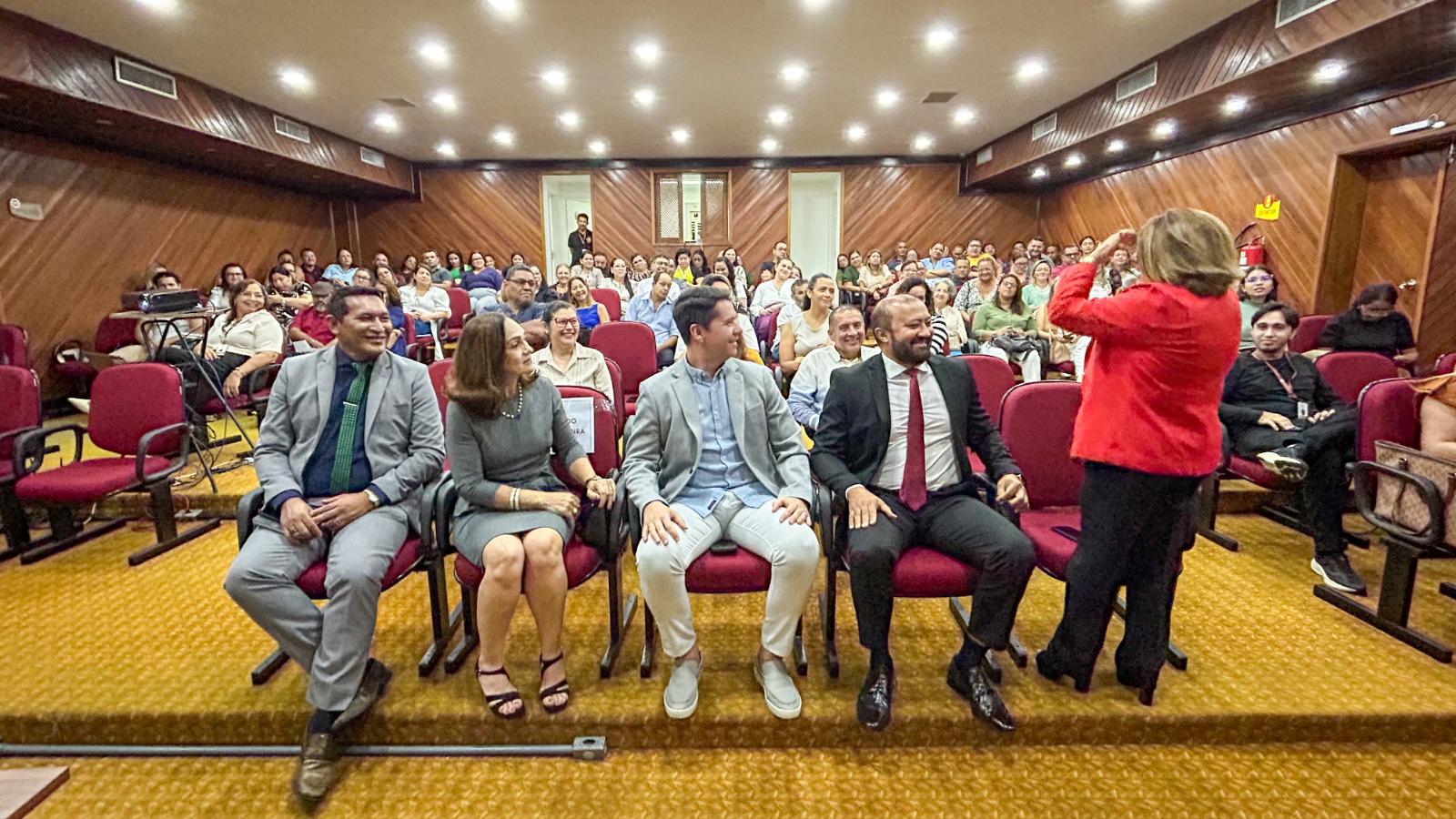 Gestores das escolas da Prefeitura de Manaus participam de palestra de sensibilização com o Ministério Público