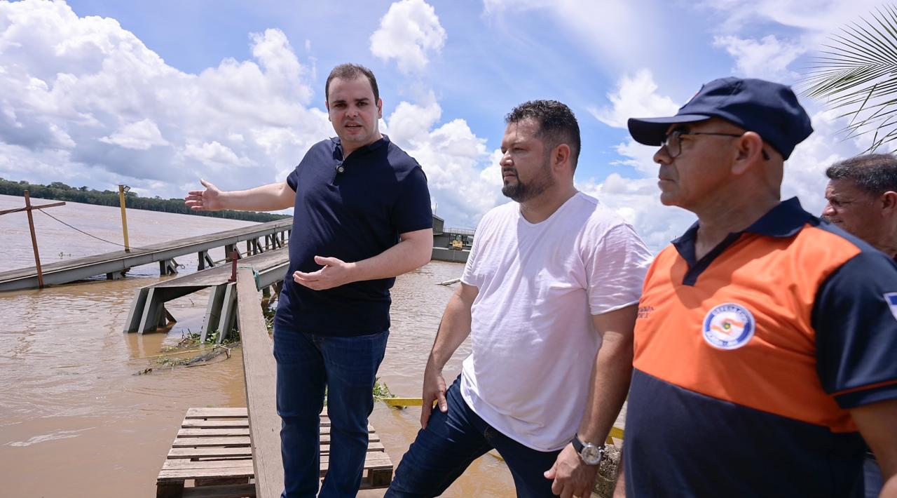 Após articulação de Roberto Cidade junto ao DNIT, balsa para porto provisório chega a Borba e deve entrar em operação no dia 15 deste mês
