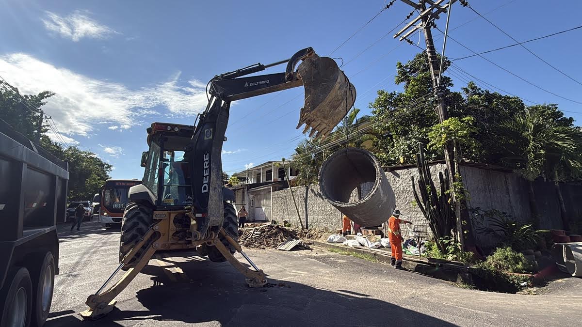 Prefeitura de Manaus realiza manutenção em rede de drenagem profunda na avenida Solimões