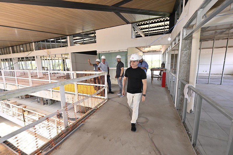 Prefeito David Almeida fiscaliza obras em quatro bairros e reforça compromisso com cronograma e eficiência da gestão