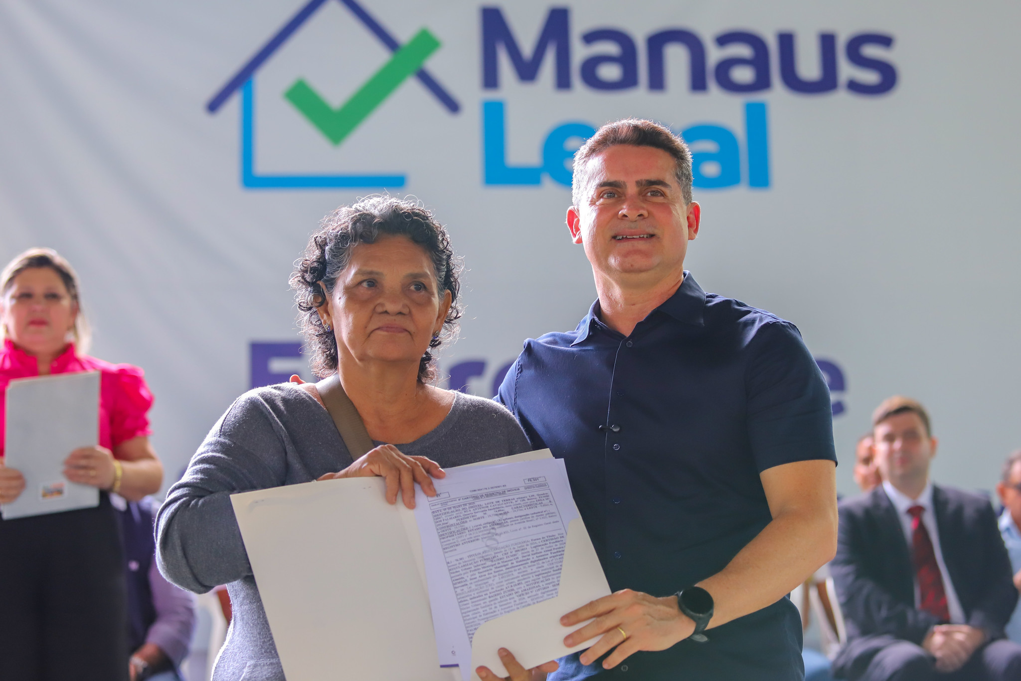 Prefeito David Almeida entrega mais de 400 registros de imóveis e reforça compromisso com a moradia digna e a regularização fundiária em Manaus