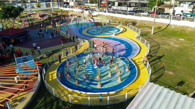 Prefeitura de Manaus entrega praça molhada e completa estrutura de lazer da lagoa da Compensa