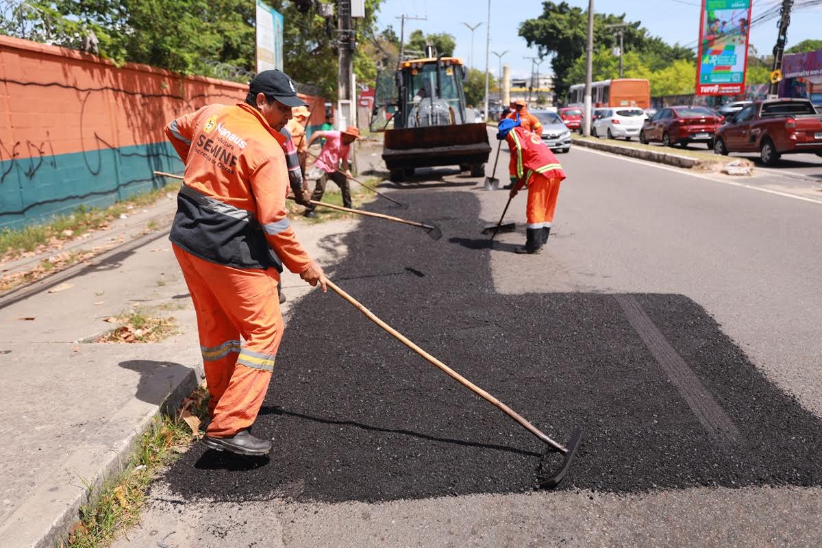 Prefeitura de Manaus recupera avenida estratégica que liga três zonas da capital