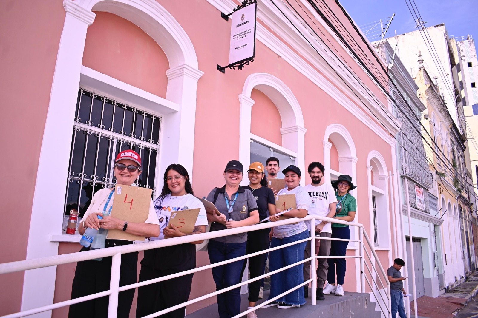 Prefeitura de Manaus aplica pesquisa socioeconômica para avaliar impacto cultural no entorno do mirante Lúcia Almeida