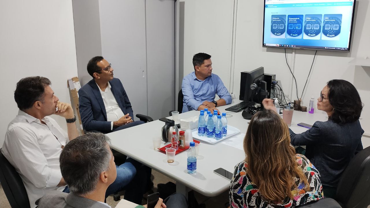Prefeitura apresenta soluções digitais desenvolvidas pela Semsa para comitiva do Ministério da Saúde