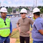 Prefeito David Almeida vistoria avanços finais das obras no complexo viário Rei Pelé