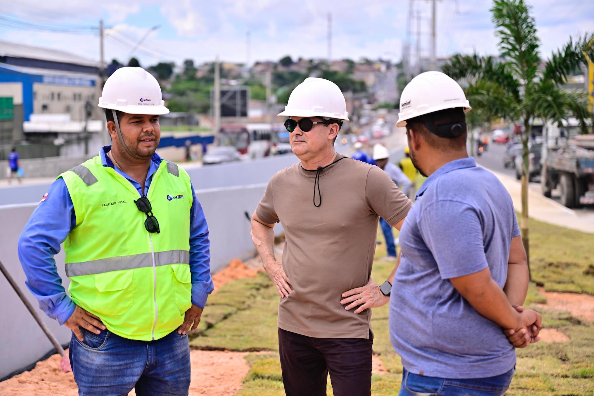 Prefeito David Almeida vistoria avanços finais das obras no complexo viário Rei Pelé