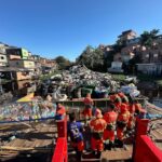 Prefeitura intensifica limpeza da orla de Manaus e prepara transbordo de balsas com lixo retirado dos igarapés