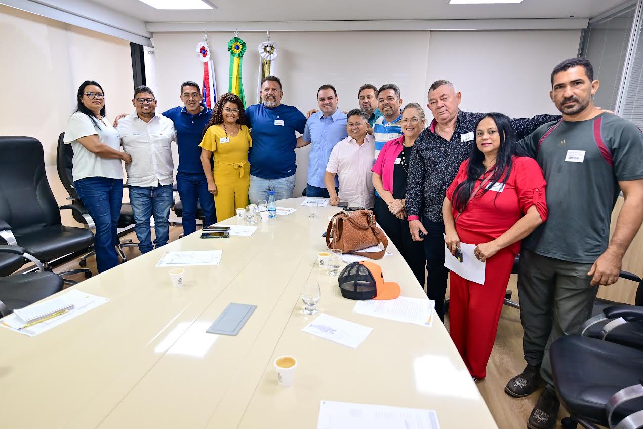Em reunião com moradores de Presidente Figueiredo, Roberto Cidade confirma início das obras da Rodovia AM-240 após sua articulação