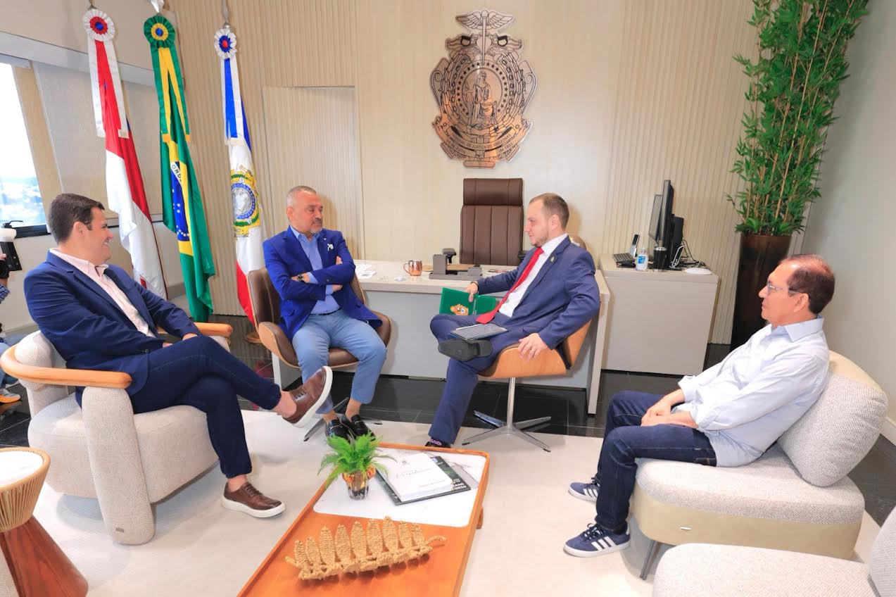 Prefeito em exercício Renato Junior visita TJ-AM e defende diálogo entre os poderes: ‘Harmonia institucional beneficia o povo’