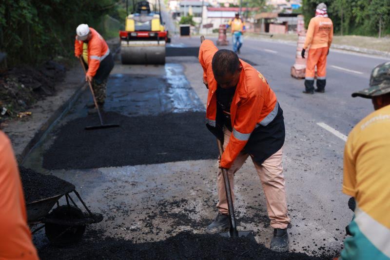 Prefeitura de Manaus realiza recuperação asfáltica em grande avenida do bairro Cidade de Deus