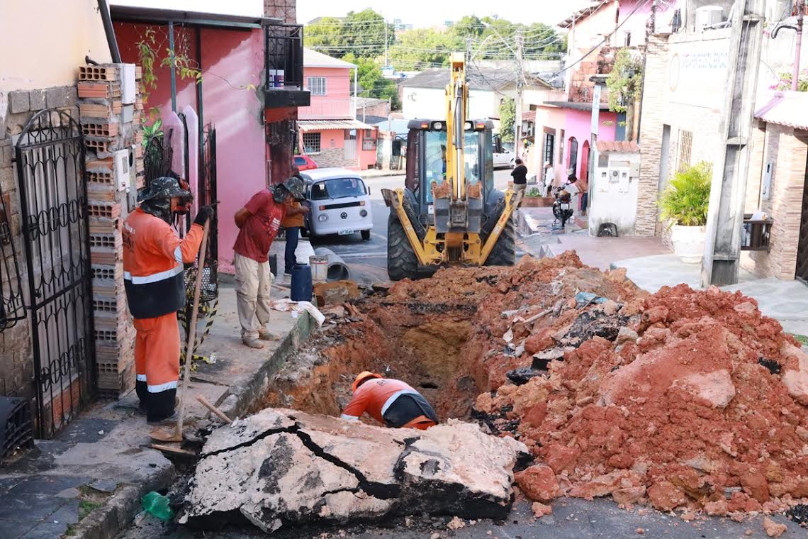 Prefeitura de Manaus recupera tubulação comprometida e evita alagamentos na Compensa