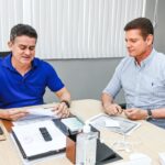 Prefeito David Almeida sanciona lei que garante passe livre a mais de 212 mil estudantes da rede municipal