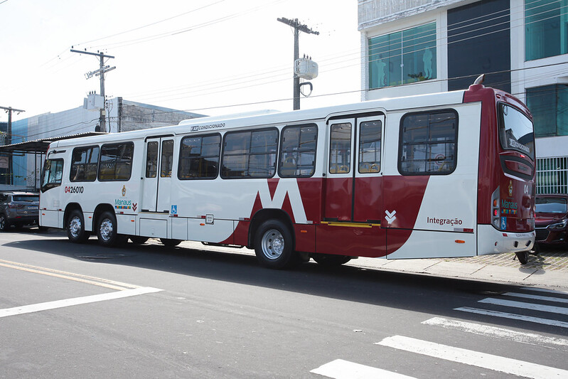 Manaus ganha quatro ônibus adaptados para o programa ‘TransPorta’ e anuncia dez novos veículos para linhas da zona Leste