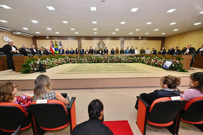 Prefeito David Almeida prestigia posse de novas desembargadoras e reforça compromisso com a valorização das mulheres no poder