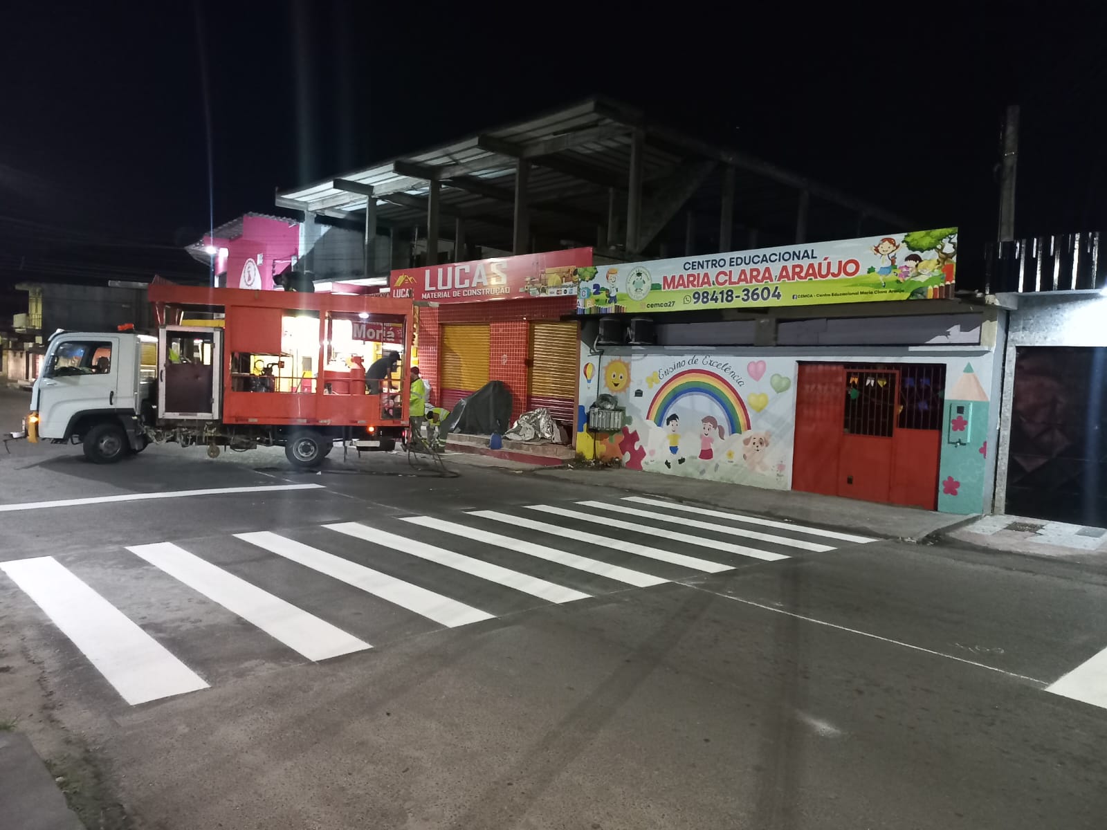 Prefeitura amplia sinalização viária e implanta pórticos indicativos na zona Leste e em outras regiões de Manaus