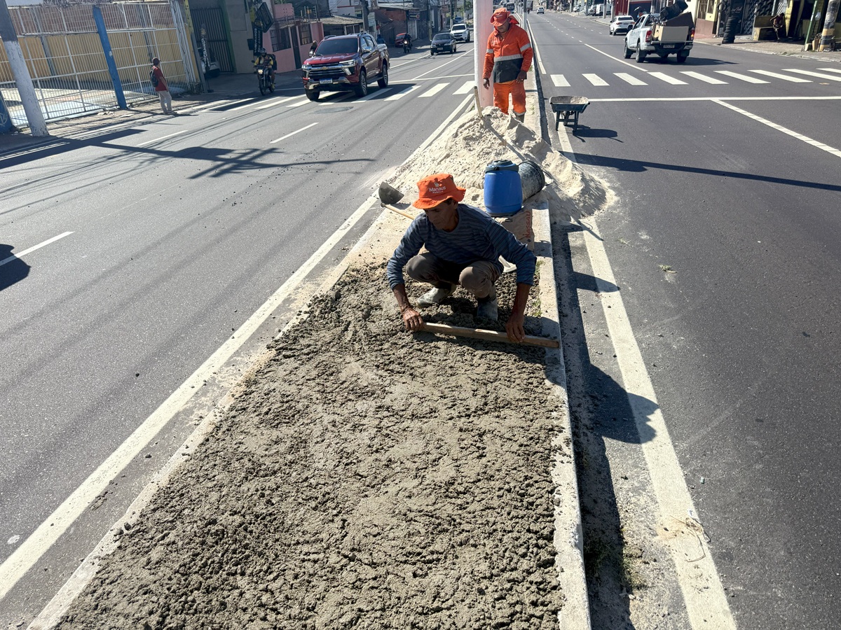 Prefeitura de Manaus realiza recuperação de calçadas na avenida Constantino Nery e reforça compromisso com acessibilidade urbana