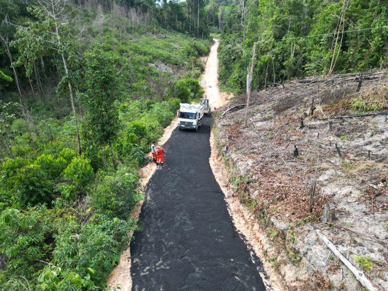 Prefeitura de Manaus realiza pavimentação em vicinal do ramal Rio Branquinho