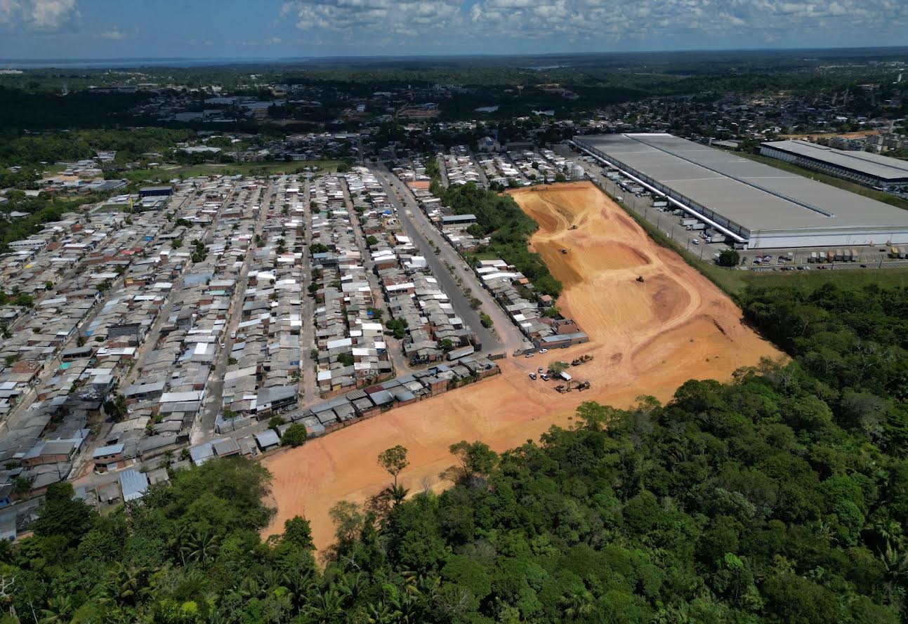 Prefeito David Almeida dá início às obras de mais um conjunto habitacional na zona Oeste