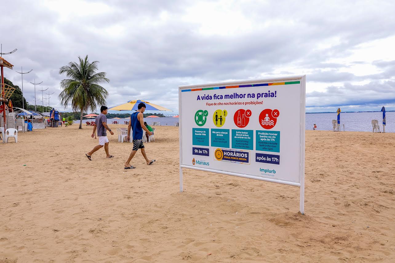 Prefeitura orienta população sobre horários de banho na praia da Ponta Negra com a chegada do verão amazônico