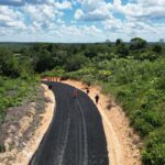 Prefeitura de Manaus avança com pavimentação de ladeiras no ramal Rio Branquinho