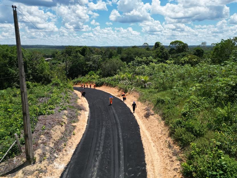 Prefeitura de Manaus avança com pavimentação de ladeiras no ramal Rio Branquinho