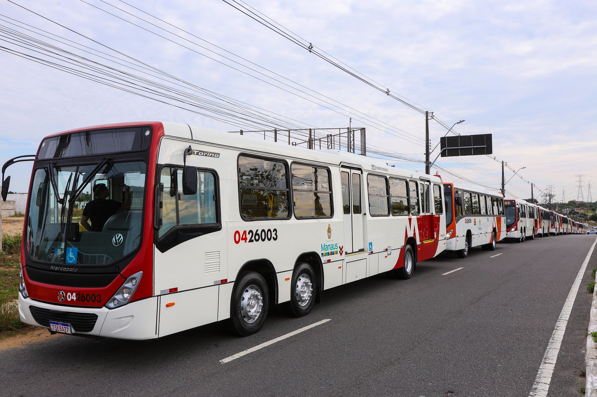 Prefeito David Almeida marca nova fase na mobilidade urbana com entrega de mais 20 ônibus modernos em Manaus
