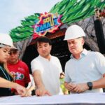 Prefeito David Almeida acompanha montagem das estruturas do festival ‘#SouManaus Passo a Paço 2025’ no Centro