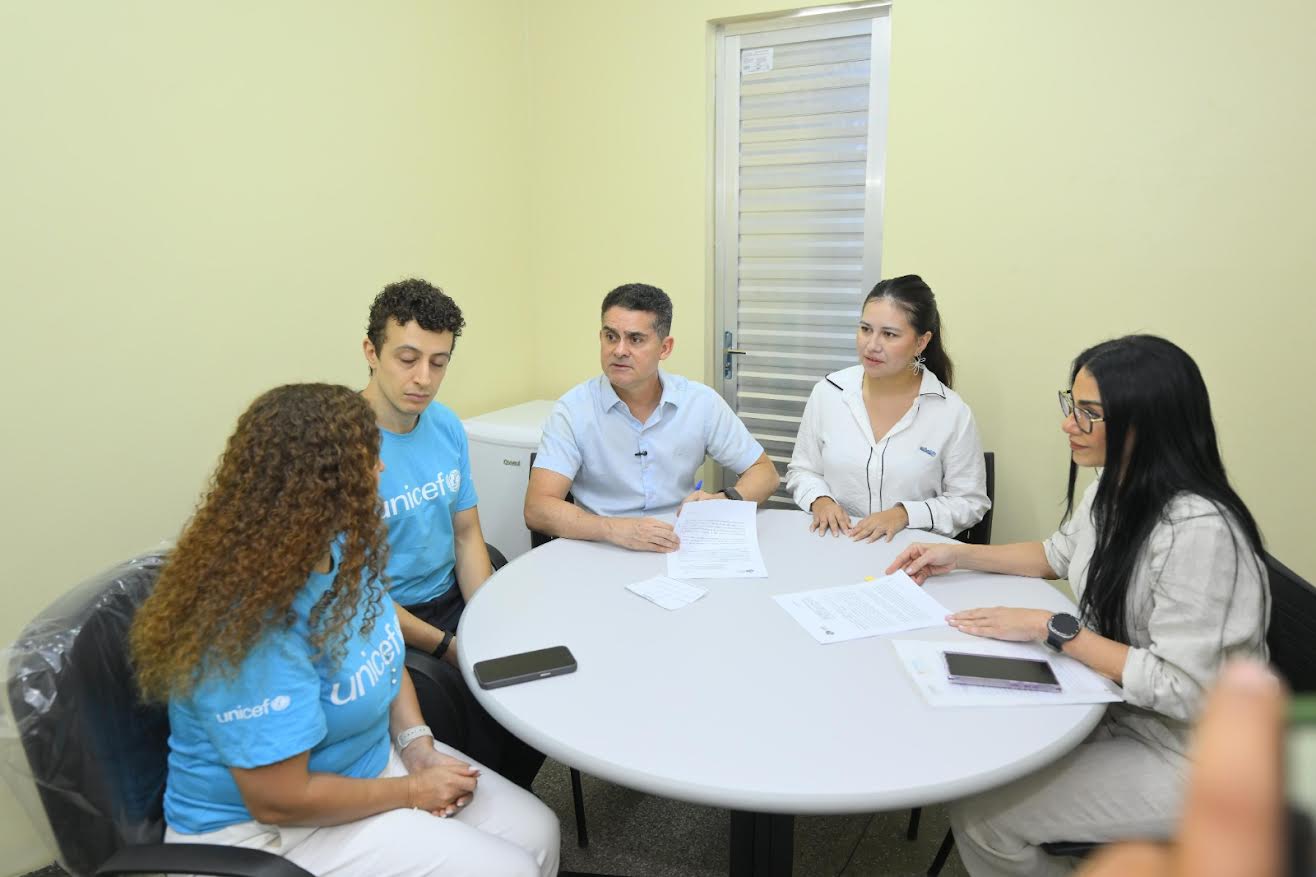 Prefeito David Almeida renova parceria com Unicef para fortalecer programa Unidade Amiga da Primeira Infância