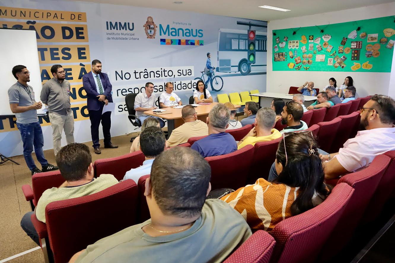 Prefeitura realiza reunião de alinhamento para discutir avanços para a implantação do transporte complementar em Manaus
