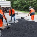 Prefeitura de Manaus leva melhorias para a zona rural com novo asfalto no ramal do Brasileirinho