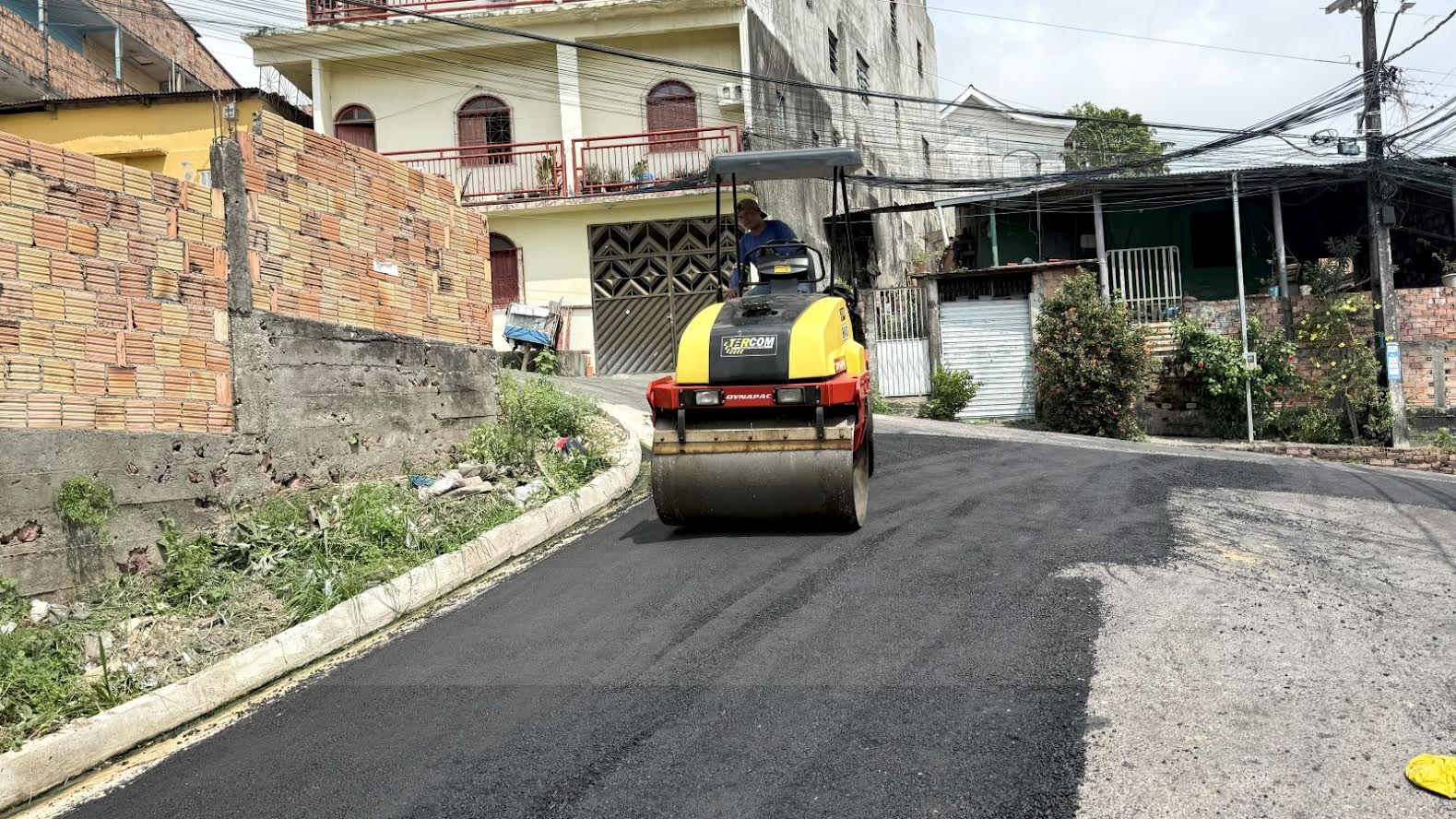Prefeitura de Manaus amplia frente de obras e realiza manutenção asfáltica no bairro São José Operário