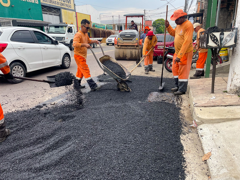 Prefeitura de Manaus avança com obras de asfaltamento em importante via do bairro Compensa