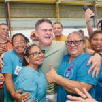 Prefeito David Almeida visita comunidade Pingo D’água e anuncia início da entrega das moradias para as famílias atingidas por deslizamento de terra
