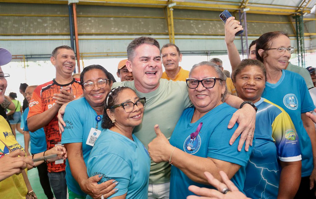 Prefeito David Almeida visita comunidade Pingo D’água e anuncia início da entrega das moradias para as famílias atingidas por deslizamento de terra