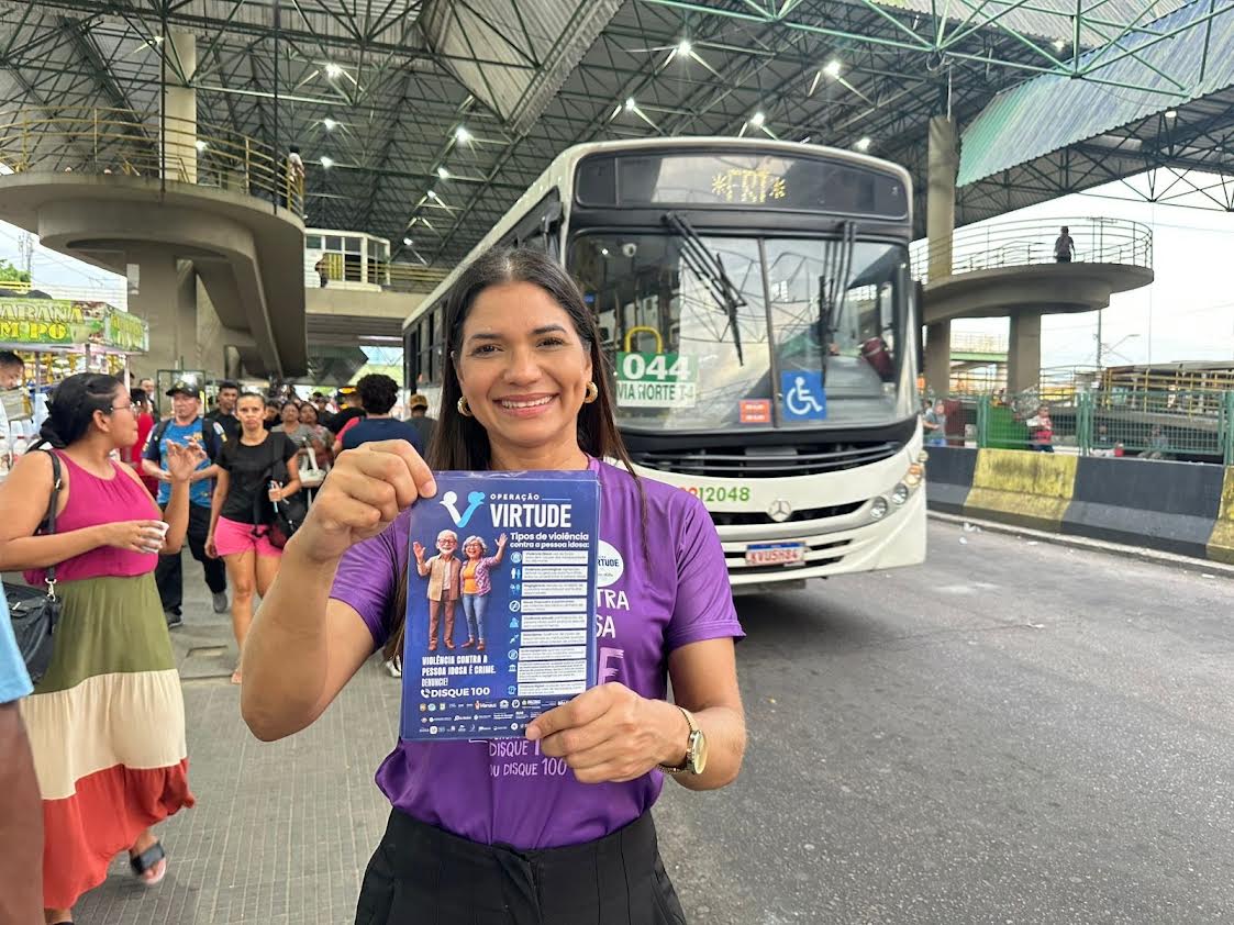Prefeitura de Manaus promove ação educativa nos terminais 4 e 5 sobre direitos da pessoa idosa