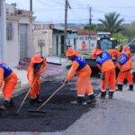 ‘Plano de Verão’ avança no bairro Cidade de Deus com serviços de recuperação asfáltica