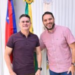 Prefeito David Almeida lança programa de benefícios para servidores da educação municipal