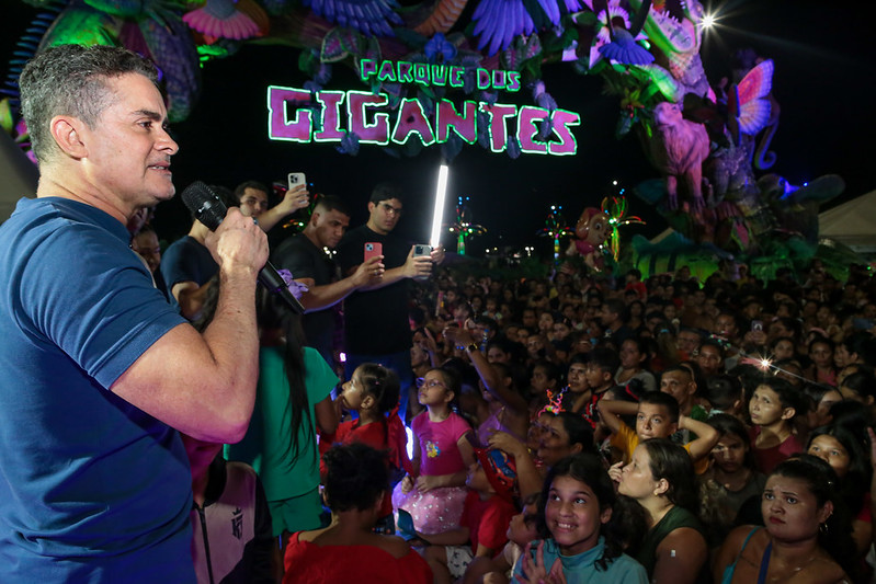 Prefeito David Almeida encerra Dia das Crianças com 120 mil pessoas no parque Gigantes da Floresta