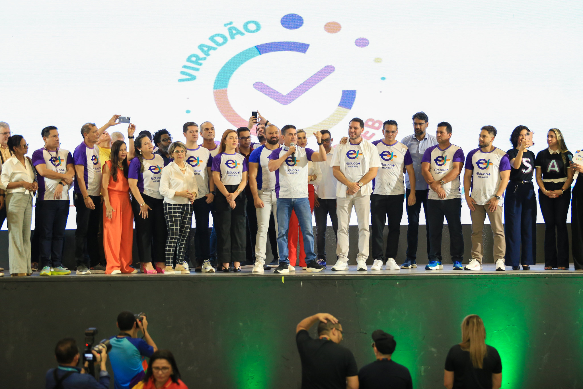 Prefeito David Almeida encerra ‘Viradão Saeb 2025’ com mais de 7 mil estudantes e destaca melhor resultado da história da educação de Manaus