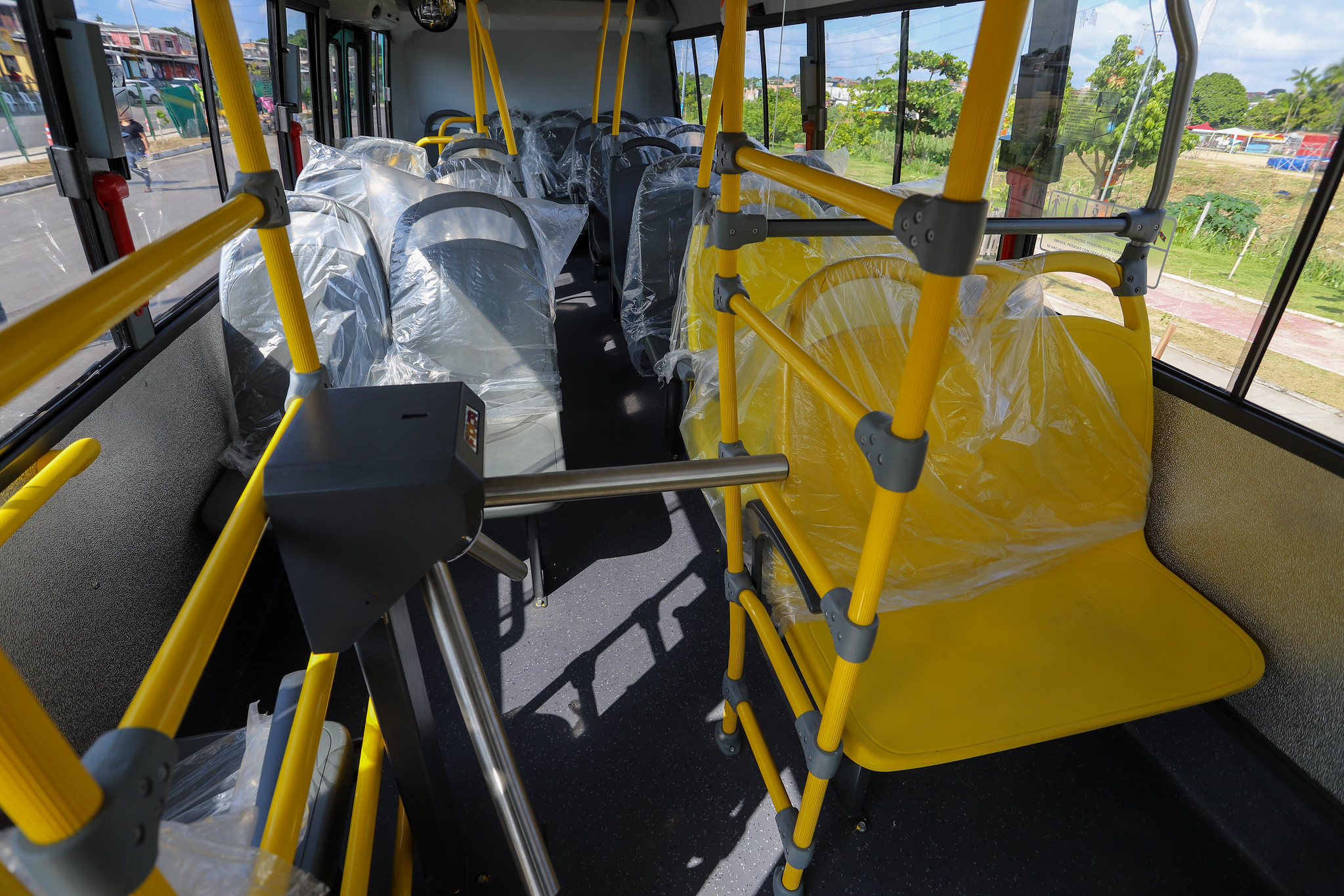 Prefeito David Almeida transforma transporte complementar com veículos modernos, acessíveis e sustentáveis em Manaus