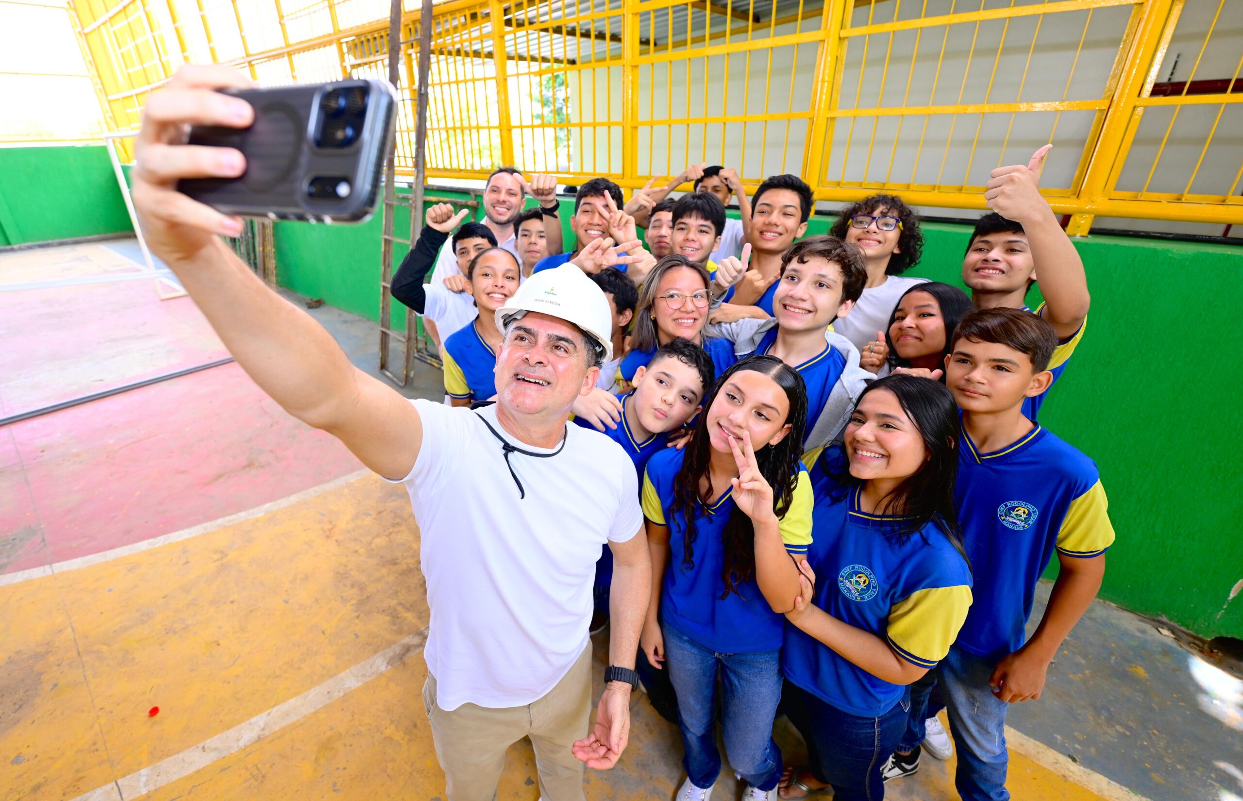 Prefeito David Almeida vistoria obras de escolas municipais e anuncia entregas em novembro