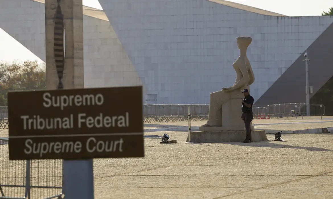 Defesa de Bolsonaro entra com novo recurso no STF contra condenação