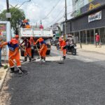 ‘Plano de Verão’ da prefeitura trabalha na revitalização da avenida Cosme Ferreira com o serviço de manutenção asfáltica