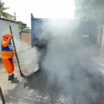 ‘Plano de Verão’ da Prefeitura de Manaus realiza reparo asfáltico em duas novas ruas do bairro Tarumã